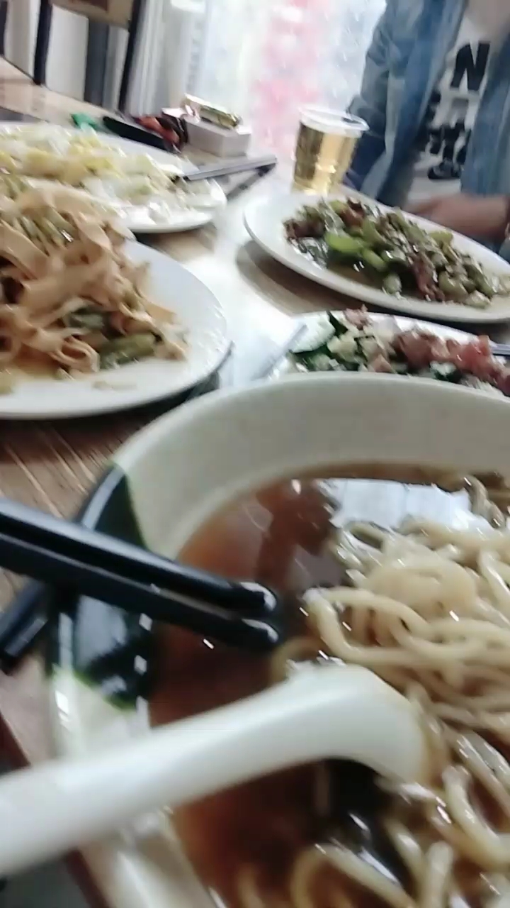 吃的酸菜肉丝面