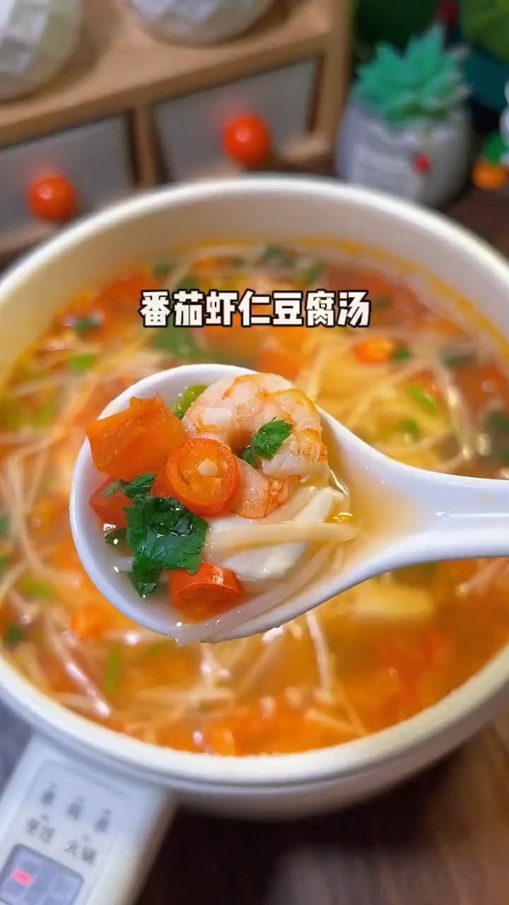 晚餐不知道怎么吃,快试试这个番茄虾仁豆腐汤