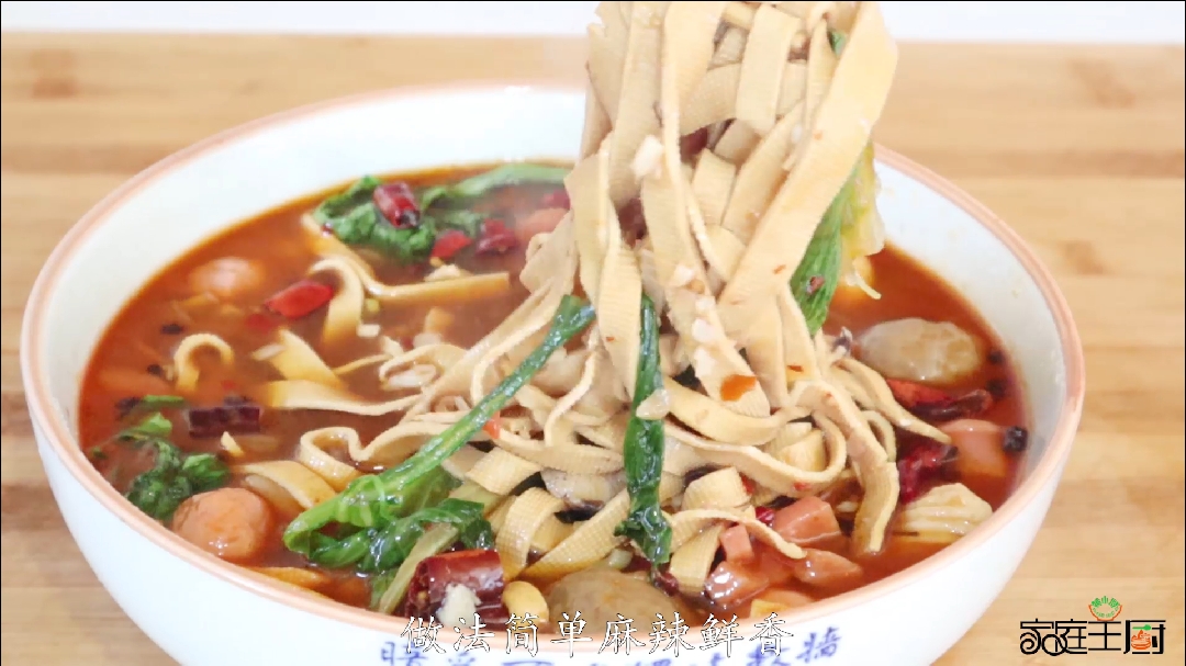 麻辣烫在家做很简单,大厨教你一招“诀窍”,比饭店还好吃