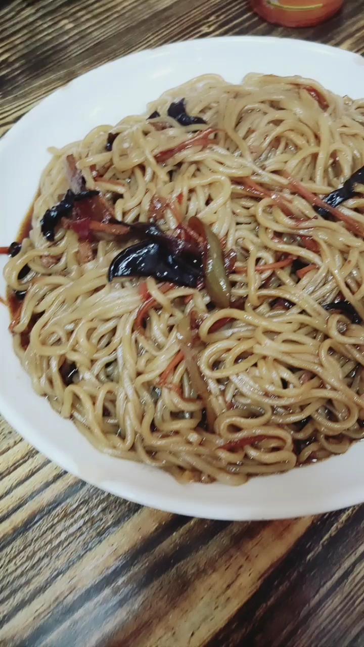 鱼香肉丝炒面,小宝的最爱