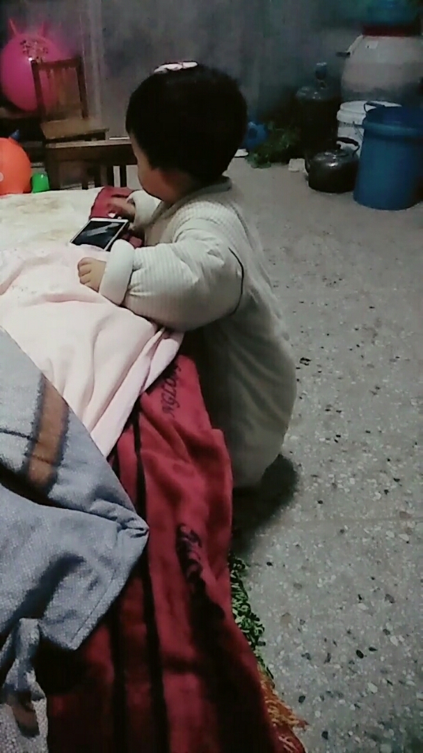 像个企鹅一样走路呵呵