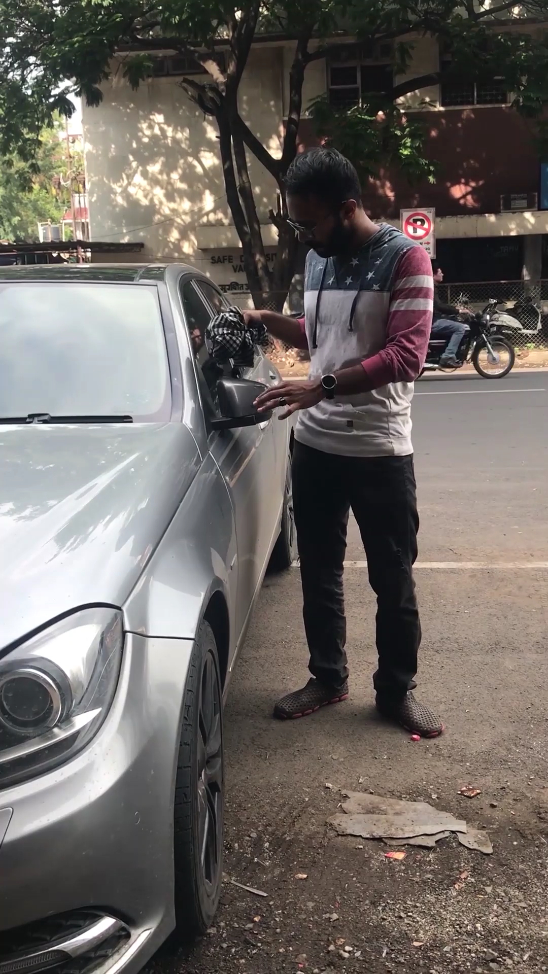 开着大奔去吃蛋糕,参加派对,这才是真正的享受生活!