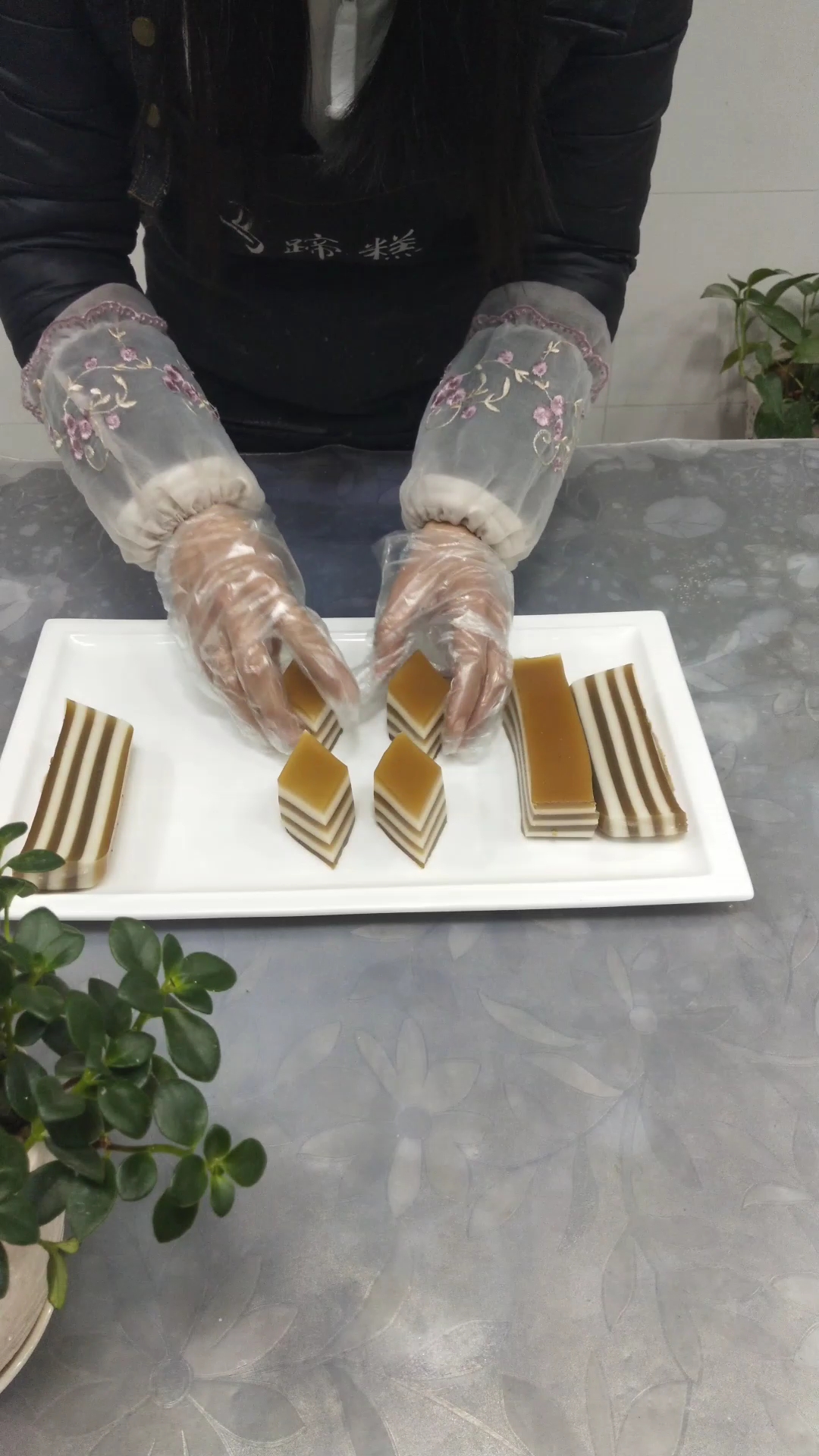 我每天都是在跟马蹄糕打交道,不是在做马蹄糕,就是在教大家做!