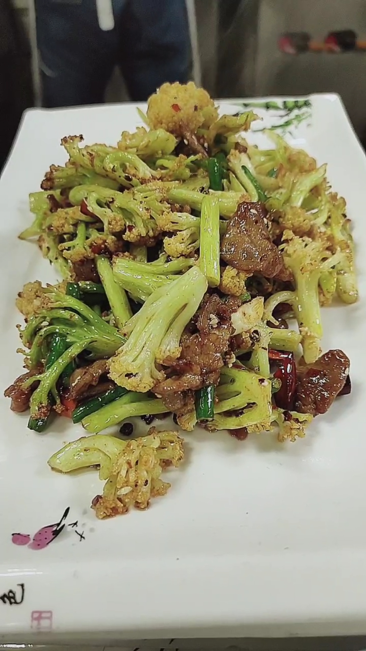 #风味人间#干煸有机菜花,麻辣咸鲜好吃。