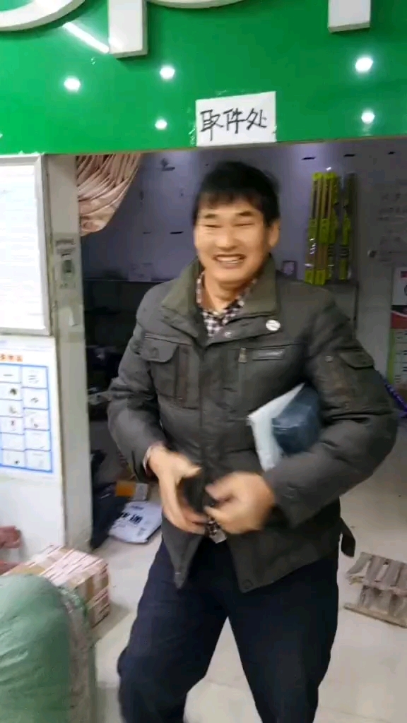 大衣哥朱之文  学 唐老鸭走路