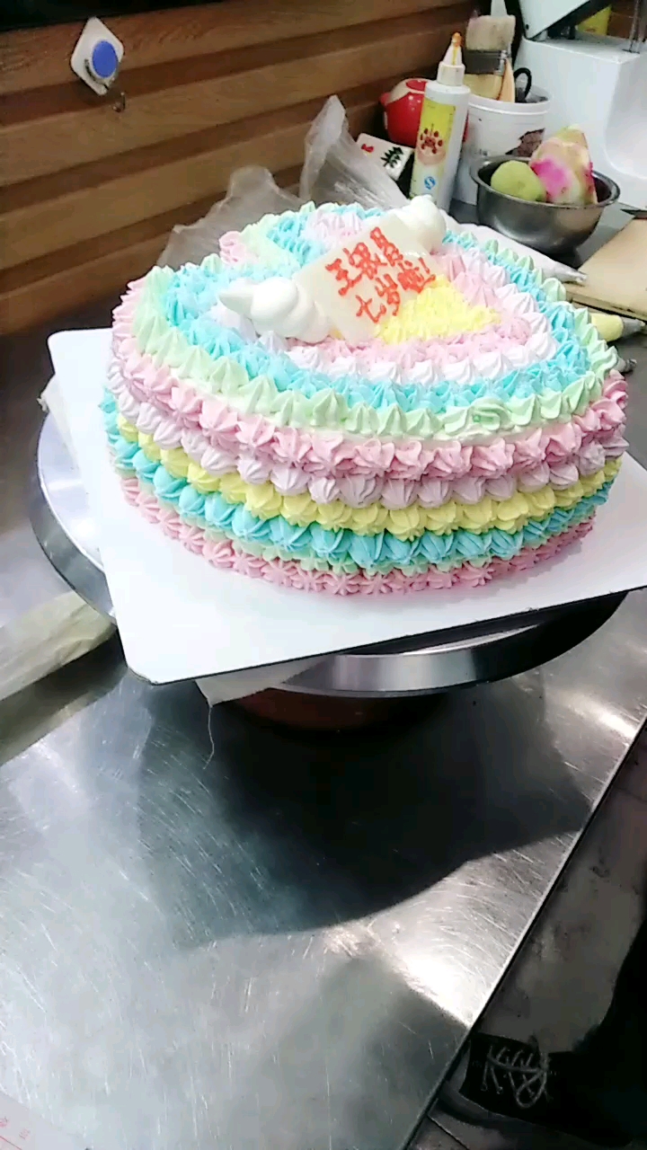 彩虹心型蛋糕