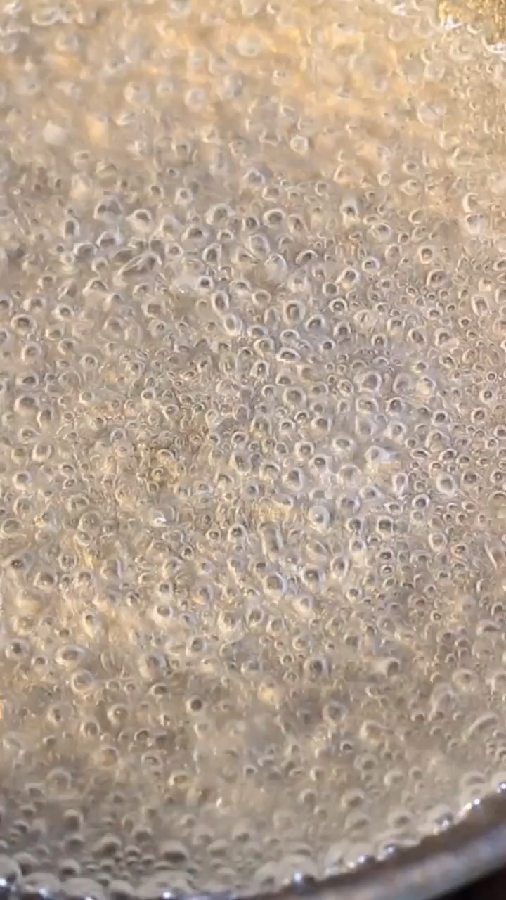 辣白菜炒五花肉 选对口味正宗的辣白菜很关键 因为腌制辣白菜所用的调味料就有十几种