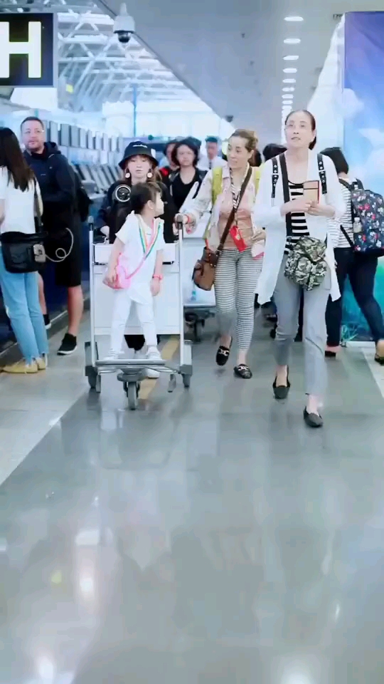 包贝尔的女儿包饺子好可爱