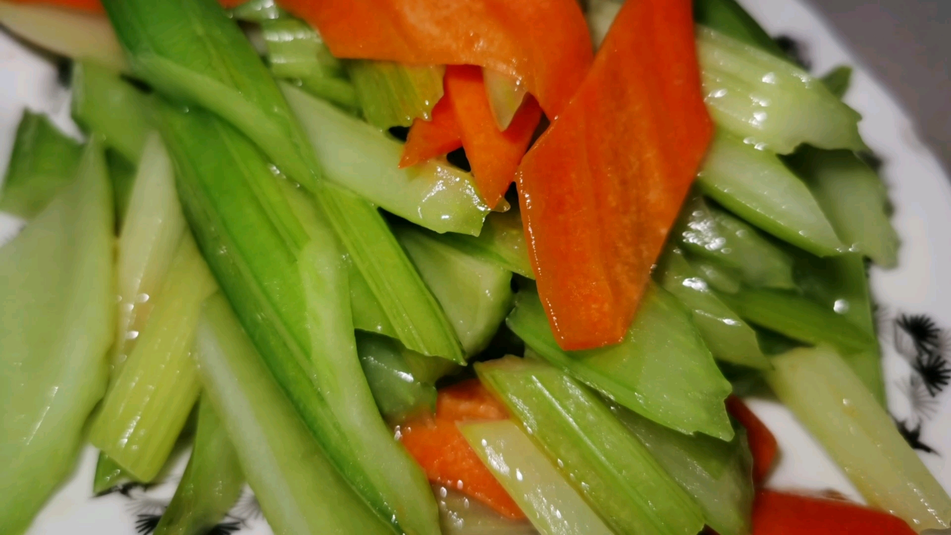 清炒芹菜,给女友做饭第18天