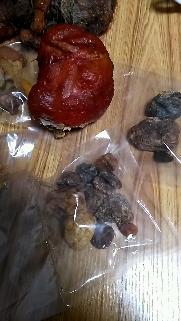 鸡宝,好多的,有干有湿,长着么大,还是头一回见!