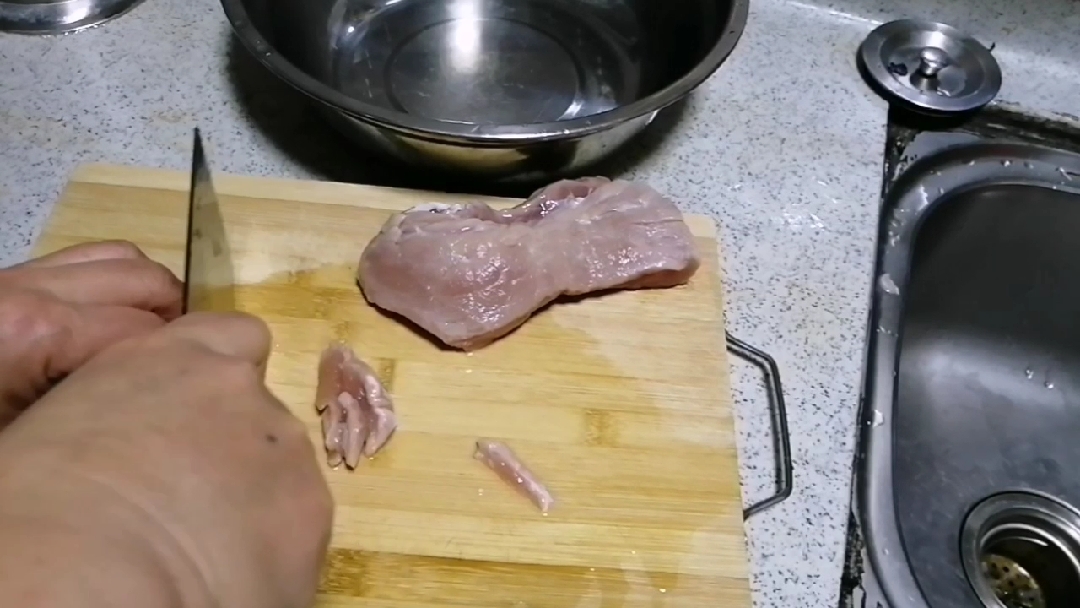#美食#猪肉炖白菜粉条,经典的菜不一样的做法,肉嫩爽滑,好吃,棒棒哒