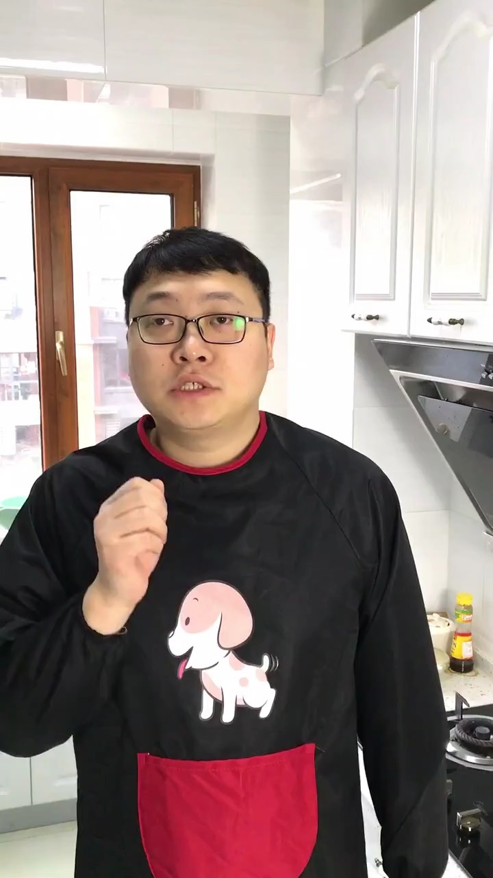 土豆 胡萝卜 香菇 麻椒 干辣椒 小米辣 鸡腿香菜可以最后和麻椒一起放,出锅好看