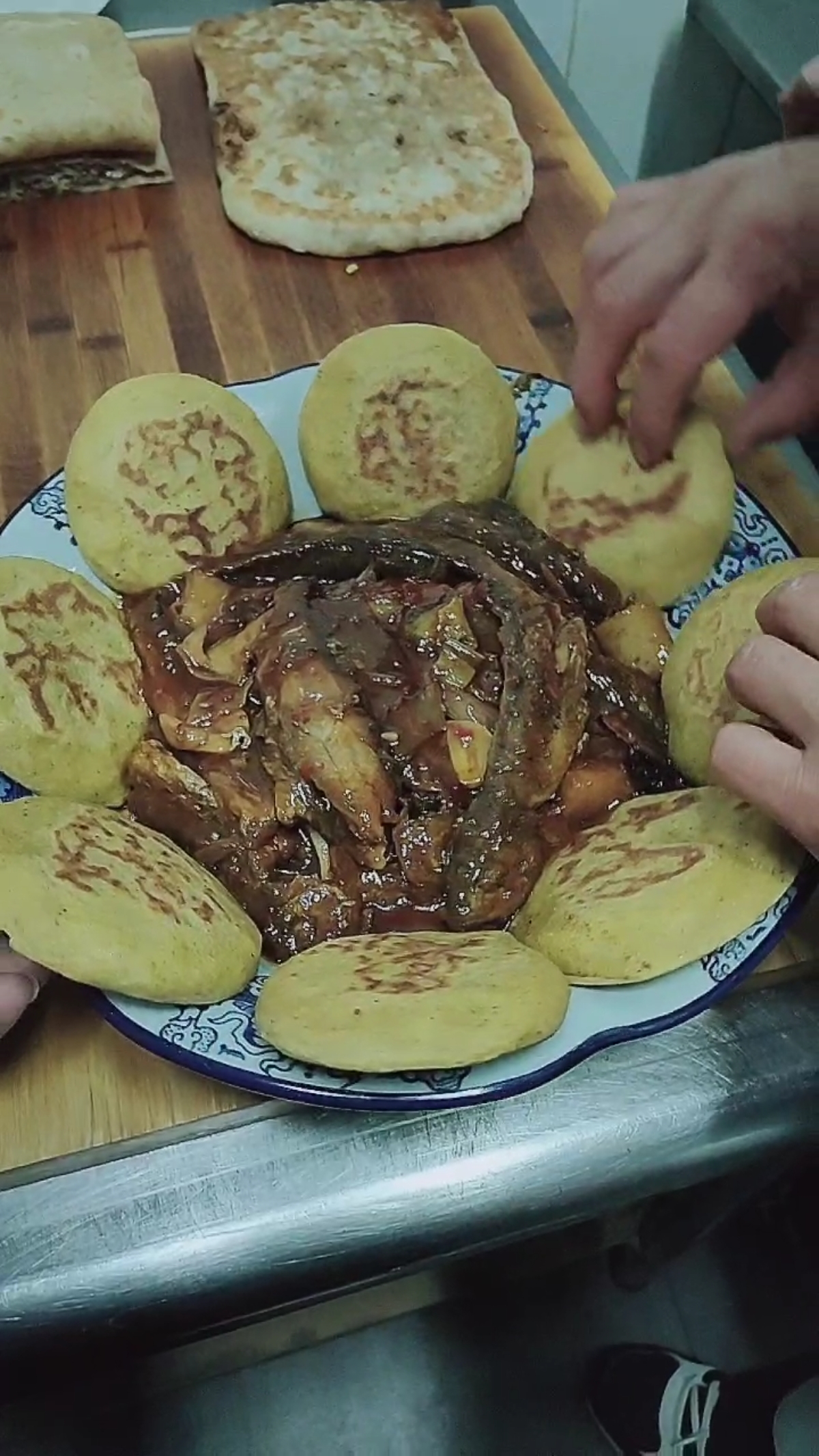 贴饼子小黄鱼好了,主要是实惠。