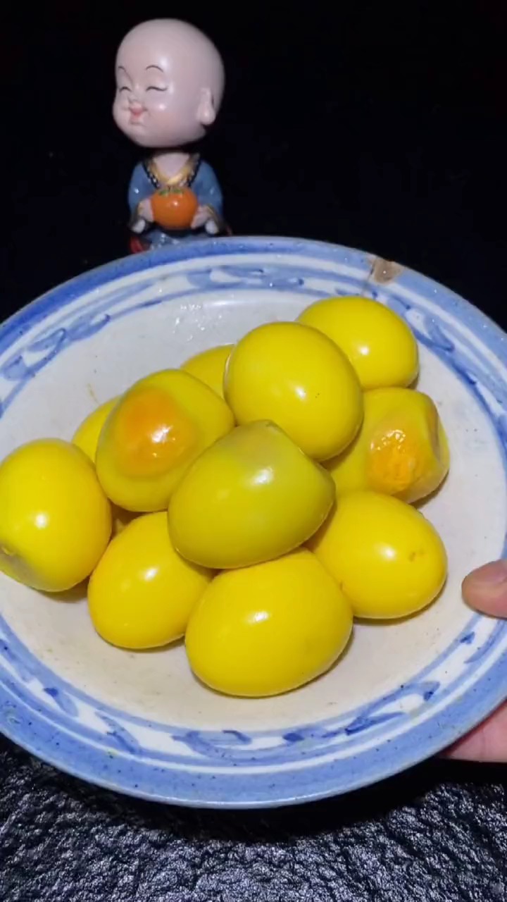 #轻知计划#不要再去买超长保质期的盐焗鸡蛋了,自己在家做,干净又卫生