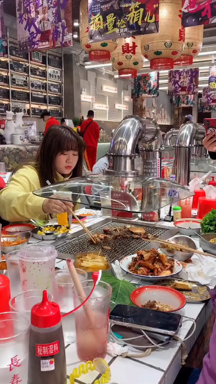 #长春 这家网红烤肉店,把开心麻花冠名了,吃一顿没准还能张票