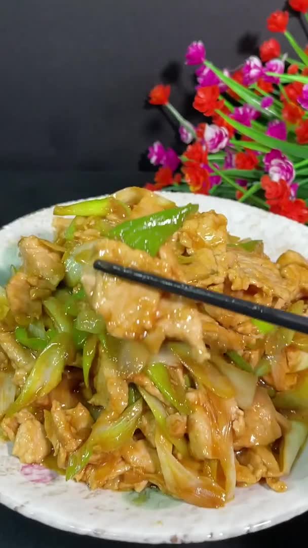 #我要上热门#大葱炒肉真下饭家常菜家乡美食一百种美食过秋天美食