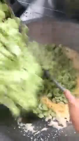 幼儿园的伙食,黄瓜片炒鸡蛋,鸡蛋为何放这么少