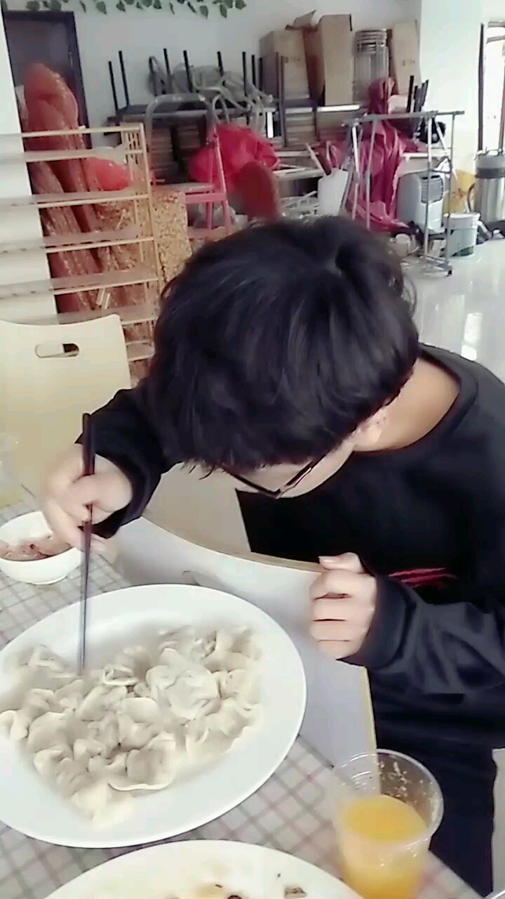 吃饺子比赛