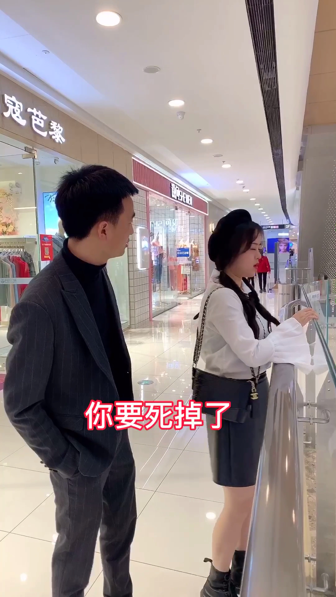 #搞笑段子剧#美女以为小哥哥是搭讪,结果就尴尬了