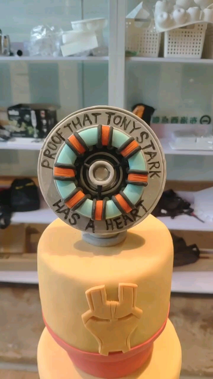 钢铁侠翻糖蛋糕制作第一部分