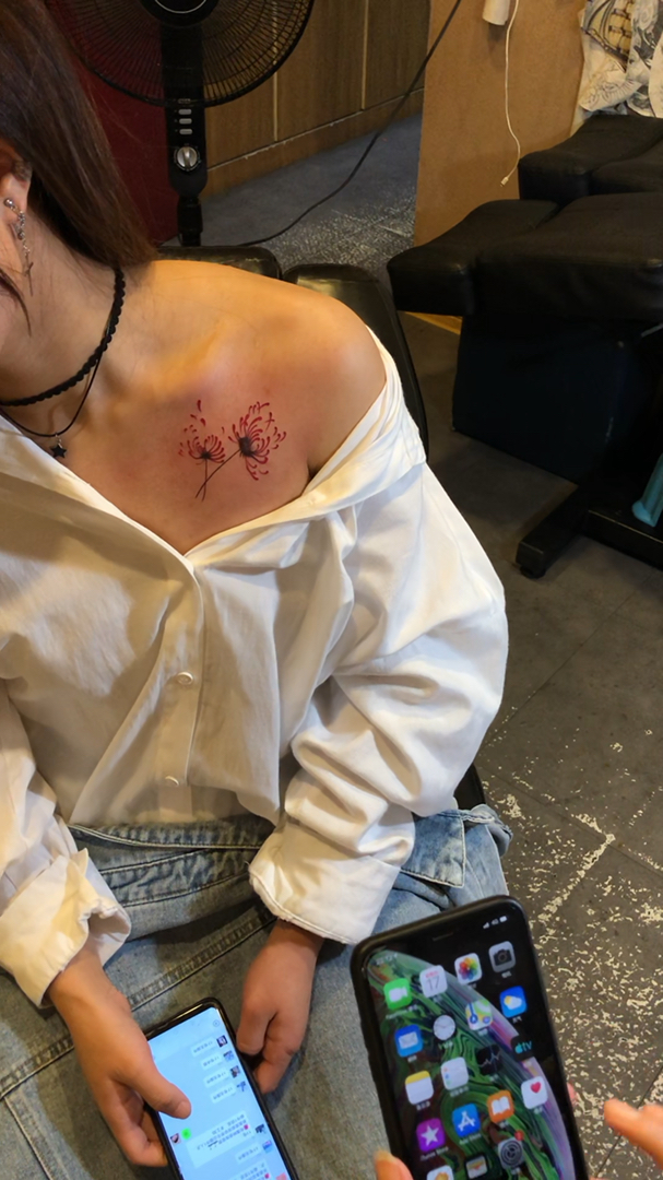 石狮般若纹身作品——彼岸花纹身图案