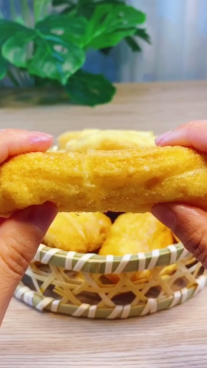 #油条#有面粉和鸡蛋就可以做油条,明天早餐有了