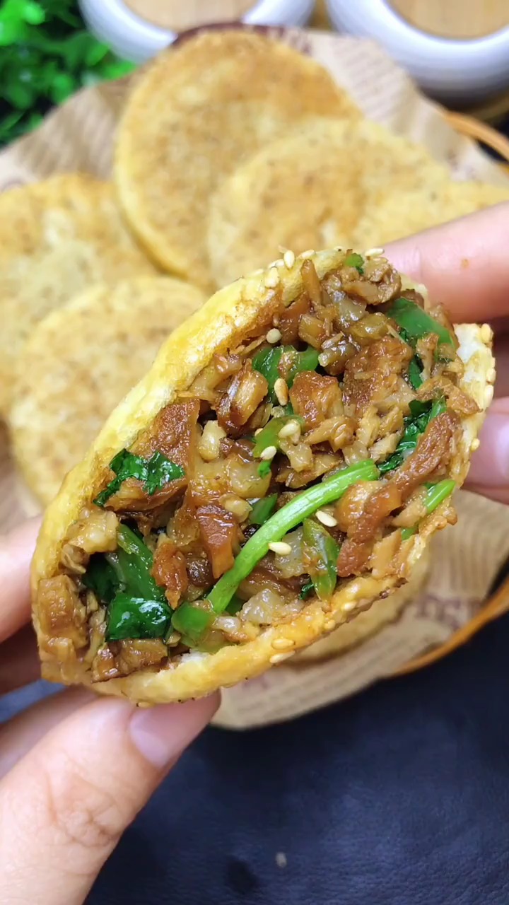 #轻知计划#芝麻酥皮肉夹馍家庭做法