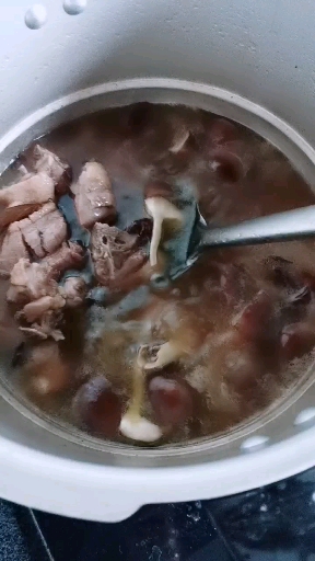 香菇炖番鸭汤,香菇去油收汁好喝又清淡