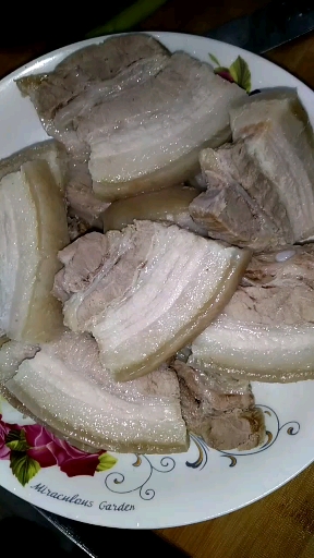 今天做了盐焗五花肉,中午饭可以多吃一大碗