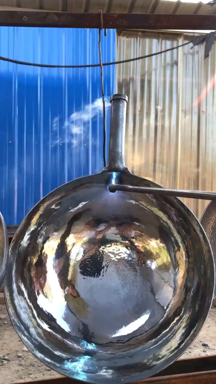 炒菜的锅子来了