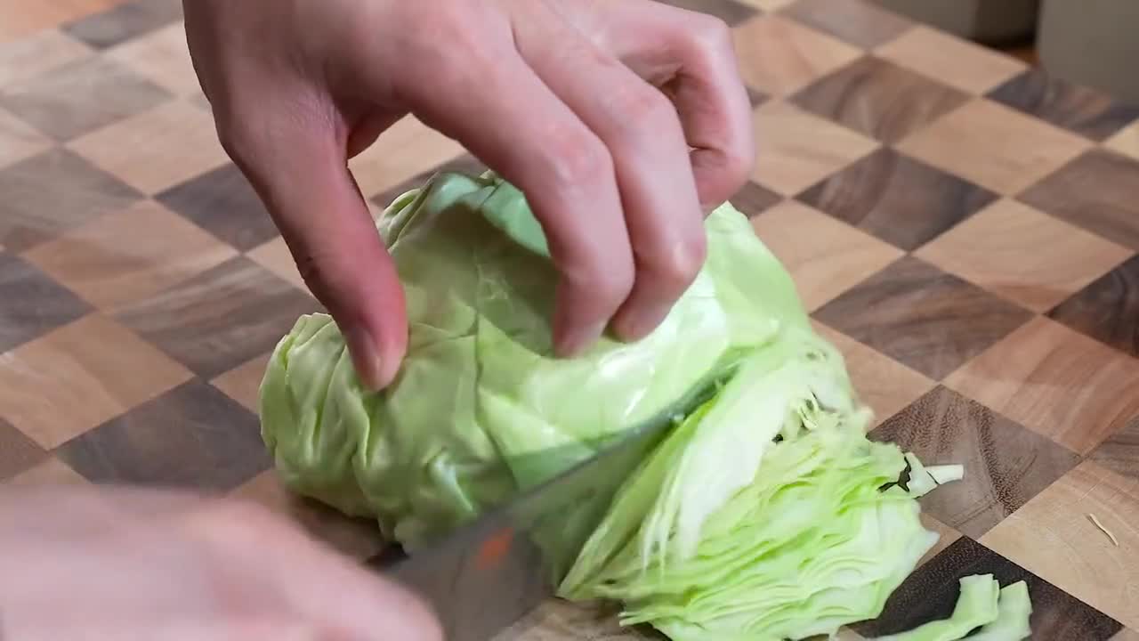 #美食#沉浸式炒粉，这个包菜炒粉丝有点香，太好吃了