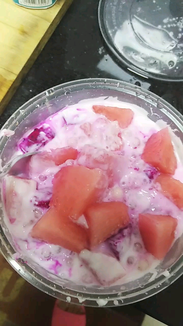 自己做的酸奶水果西米露有没有甜到你