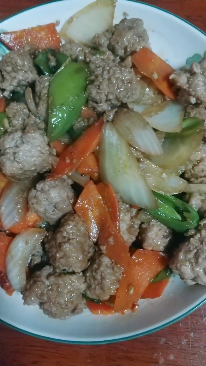 肉丸炒什么配菜好吃