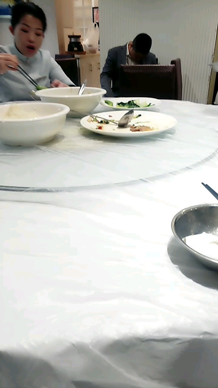 我们饭店美女吃早餐