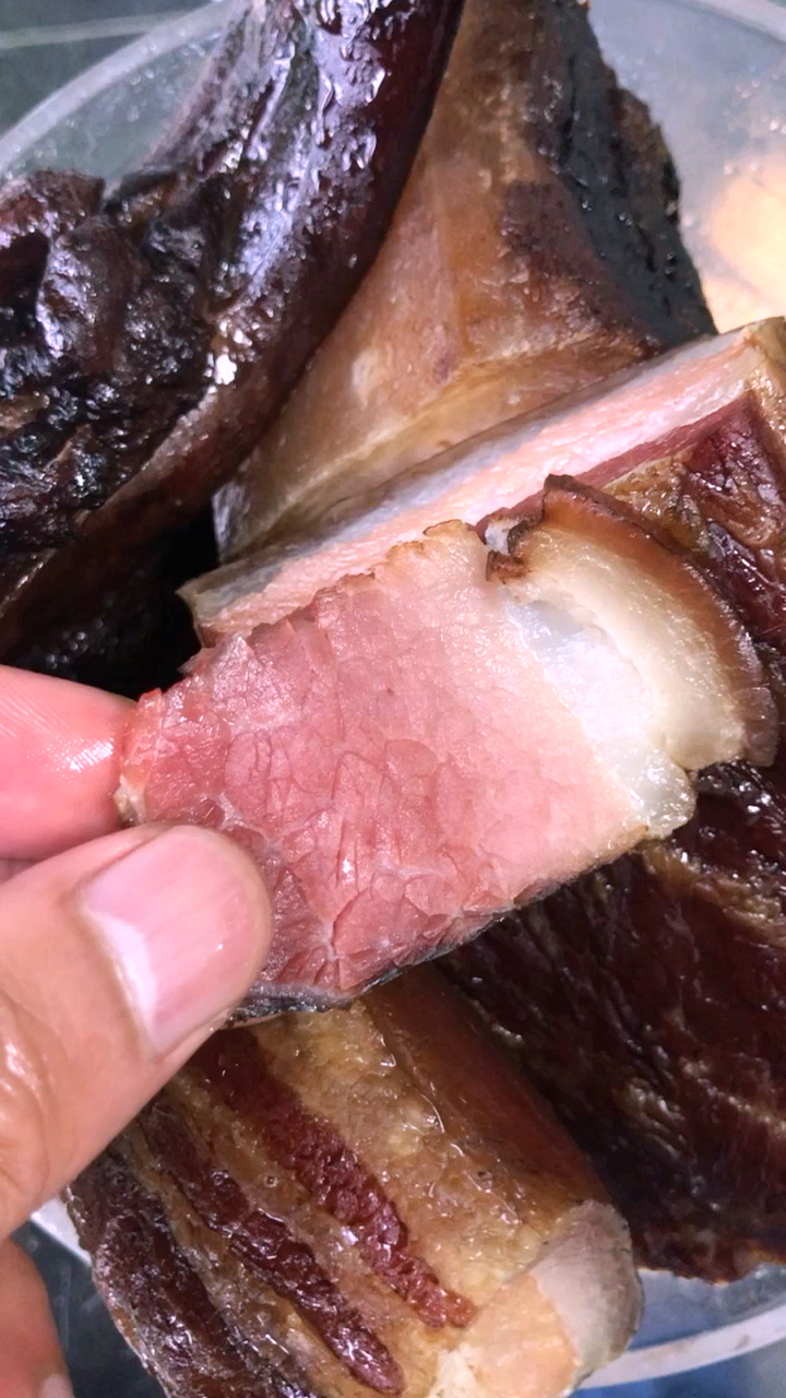 #家乡特色美食#这是二刀肉和五花腊肉哦,还有猪舌头,都好吃,完了我有选择恐惧症!
