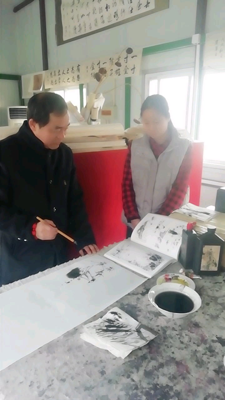 老师教学生国画,姜太公钓鱼