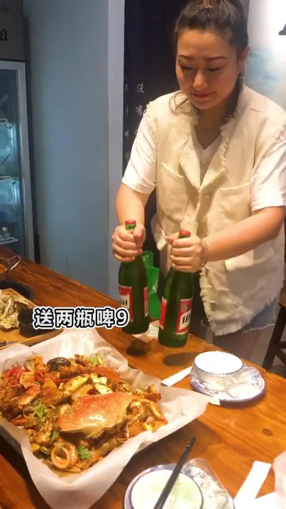 最喜欢送东西的老板娘,副业是帮客人介绍对象探店苏州海鲜美食