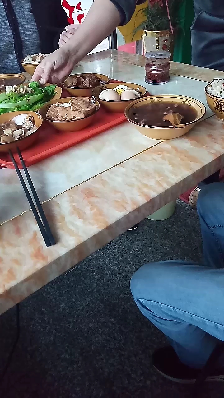 #食神大PK#聚完餐就要明年再见了三个兄弟,石狮牛肉羹确实不错