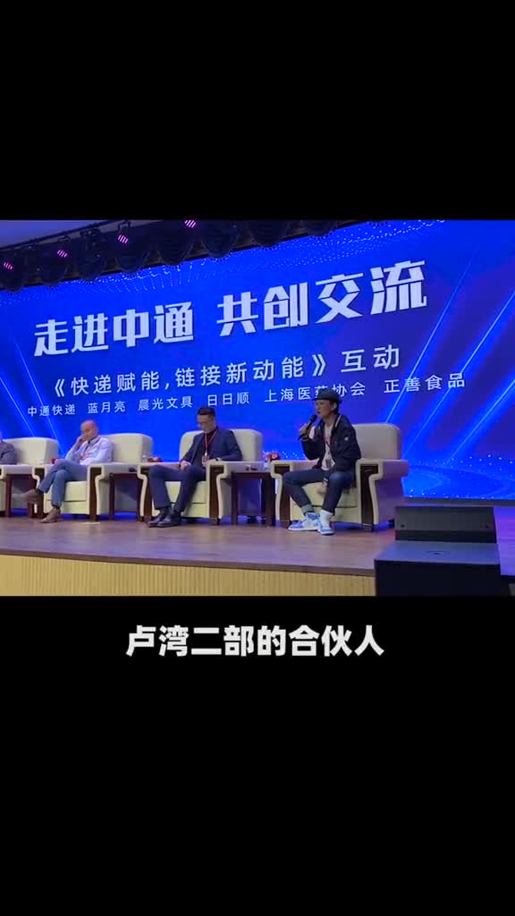 牛肉哥作为曾经快递小哥一份子,请大家给予快递小哥更多的尊重与微笑。