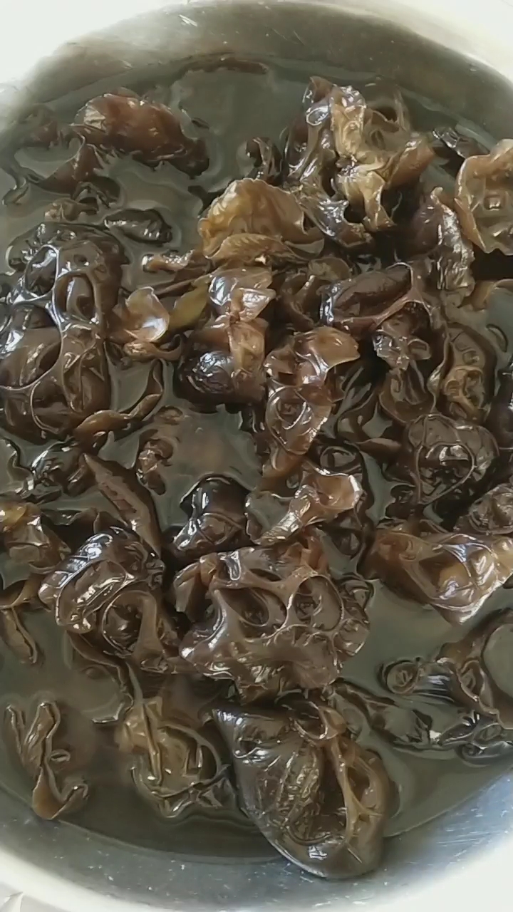 木耳不能和什么一起吃?有萝卜,麦冬,田螺,海螺,野鸭,浓茶维生素K3