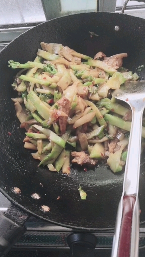 腊肉炒青菜头