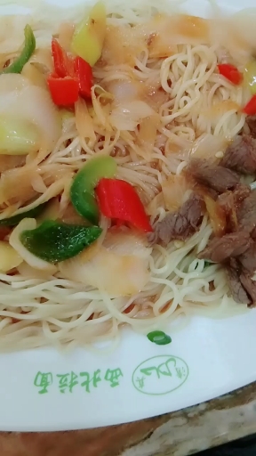还真是葱爆牛肉面啊,全是大葱,现在牛肉也不贵啊,这样一份还22元,大家觉得贵吗?