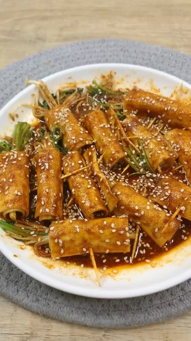 金针菇香菜卷豆皮,你们那是这样叫的吗?