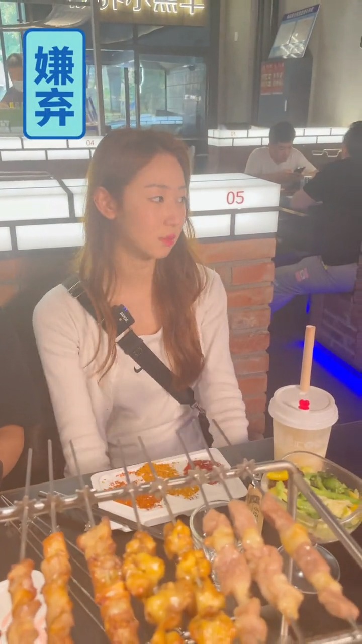 呼伦贝尔的羊肉,味道确实不错关键是还可以自己烤串,太爽了!