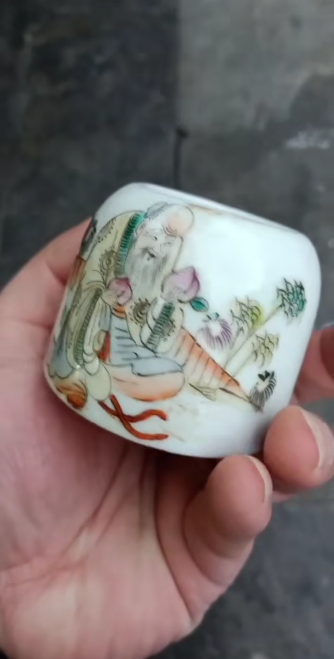 手绘寿星粉彩小罐……