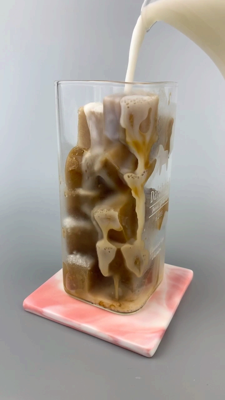 #你喜欢的样子我都有#当咖啡遇见牛奶，飘香醇厚，下午茶来一杯，简直完美。