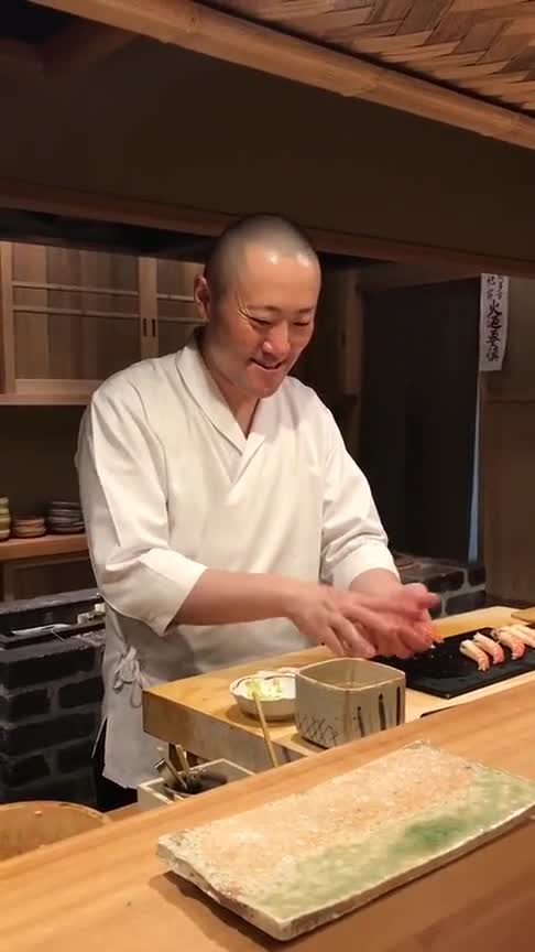 日本人做寿司,看起来挺好吃的