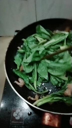 #吃喝玩乐过假期#你们认为,这一盘肉片青菜炒河粉值不值20元,味道很好,肉很嫩,菜很鲜,河