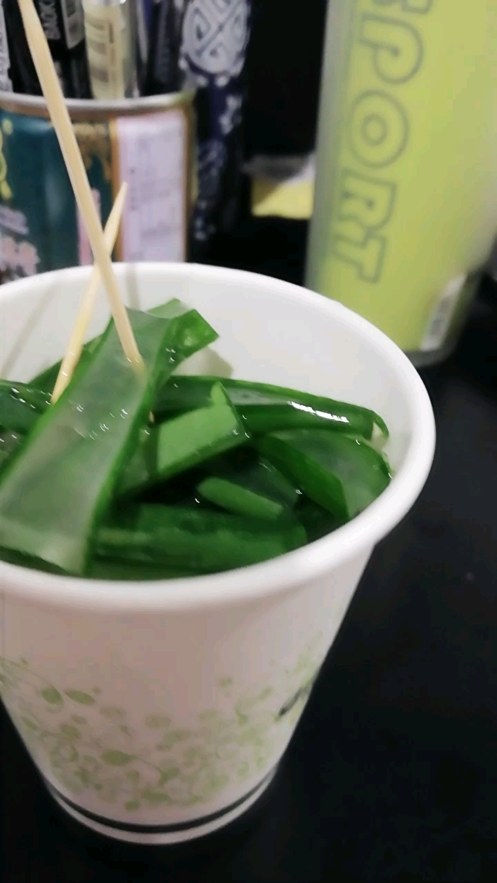 凉拌芦荟,清奇的味道,凉凉的