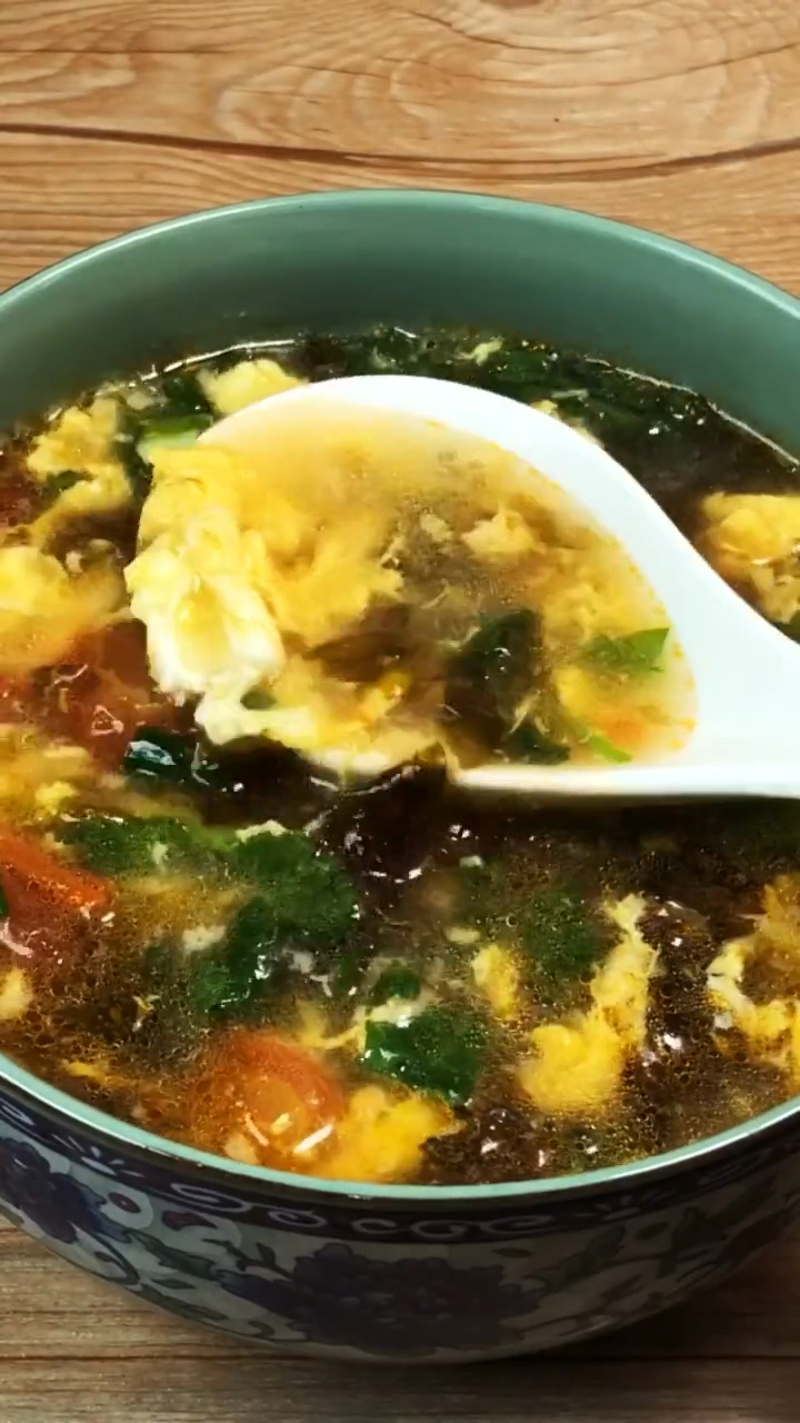 西红柿紫菜蛋花汤教程,简单易做。